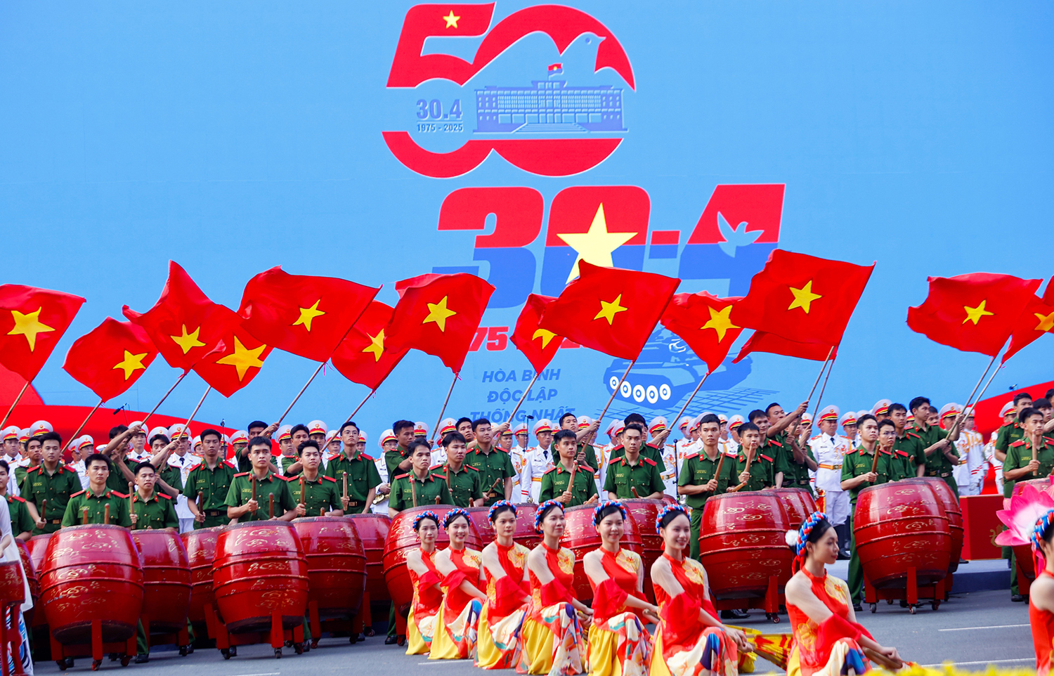 Hào hùng lễ diễu binh, diễu hành kỷ niệm 50 năm Ngày giải phóng miền Nam, thống nhất đất nước