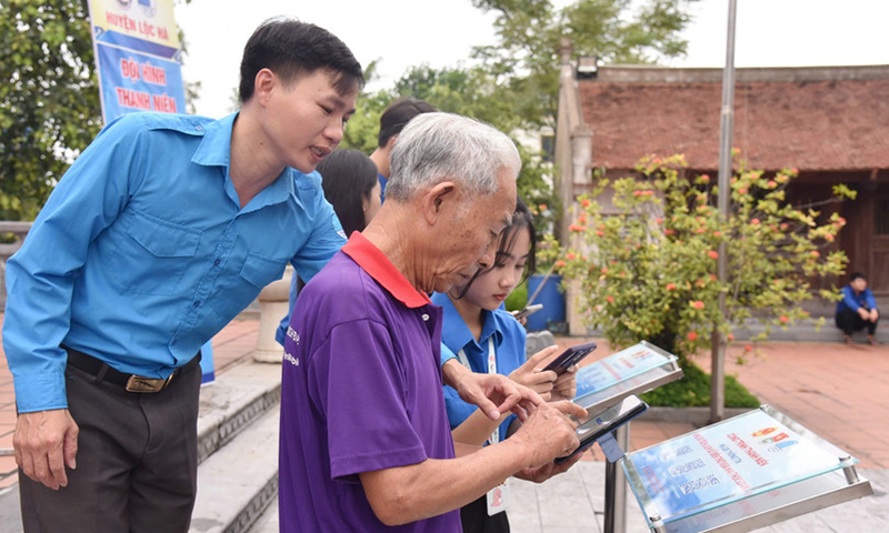 "Bình dân học vụ số"-Hành trình phổ cập tri thức số cho toàn dân