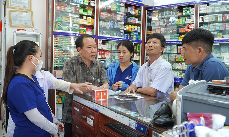 Kiểm tra đột xuất việc chấp hành các quy định trong kinh doanh dược