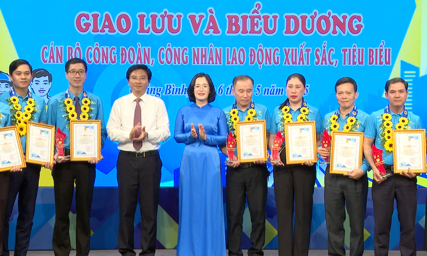 "Công nhân lao động Quảng Bình-Tiên phong bước vào kỷ nguyên mới"