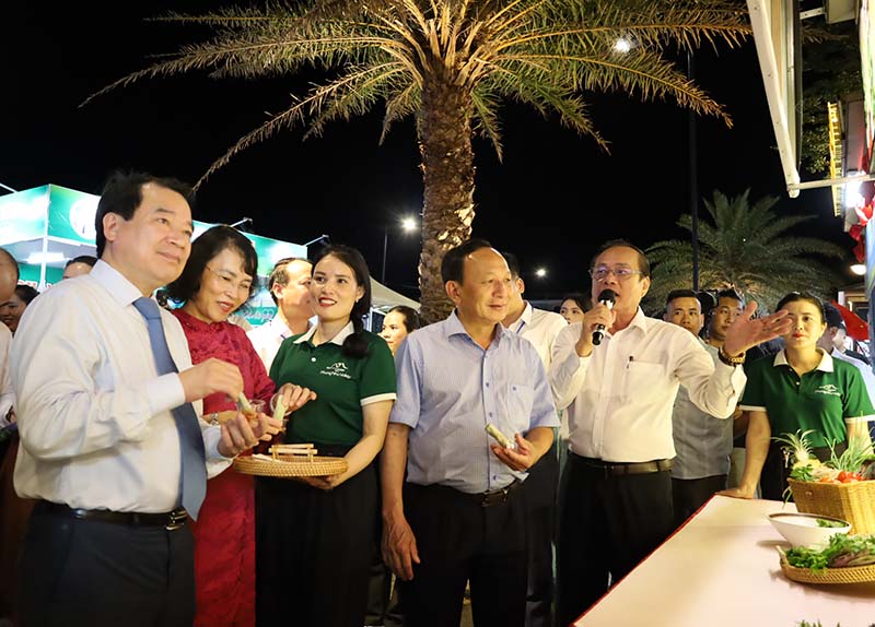 Khai mạc lễ hội ẩm thực "Hương sắc quê nhà"