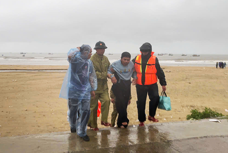 Tàu vận tải chìm trên biển, 1 thuyền viên được cứu