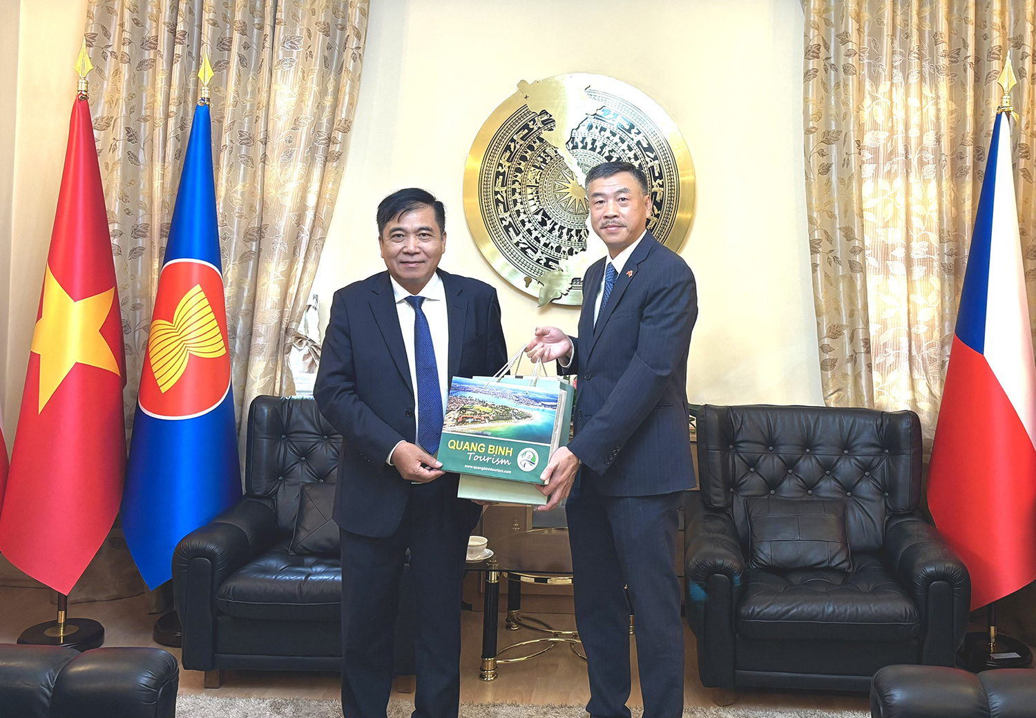 Tọa đàm "Kết nối các địa phương Việt Nam với cộng đồng người Việt Nam tại Cộng hòa Séc"