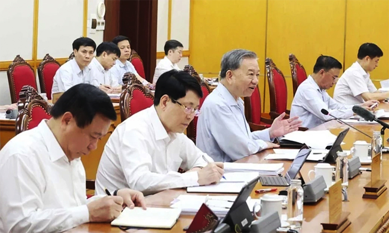 Bộ Chính trị: Nghiên cứu sử dụng cán bộ không chuyên trách đến 31/5/2026