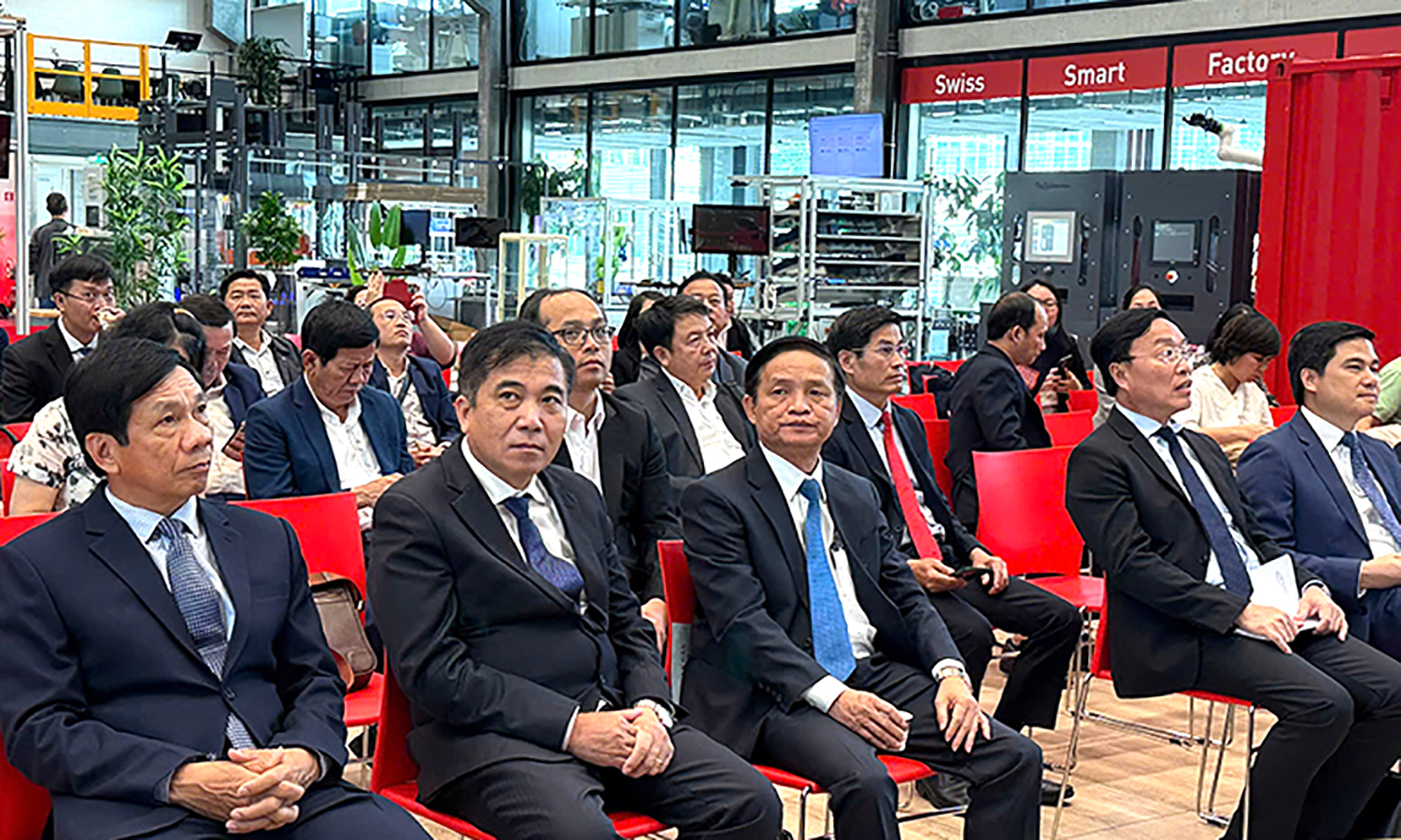 Lãnh đạo tỉnh khảo sát, làm việc tại Công viên Đổi mới Thụy Sĩ