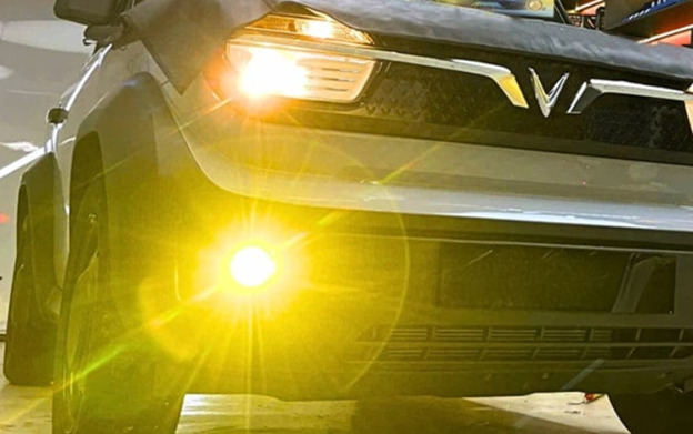 Độ đèn VinFast VF3: Nên thay bóng LED hay lắp bi gầm?