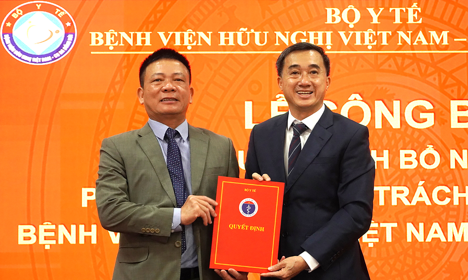 Công bố quyết định bổ nhiệm Phó Giám đốc phụ trách chuyên môn Bệnh viện hữu nghị Việt Nam-Cuba Đồng Hới
