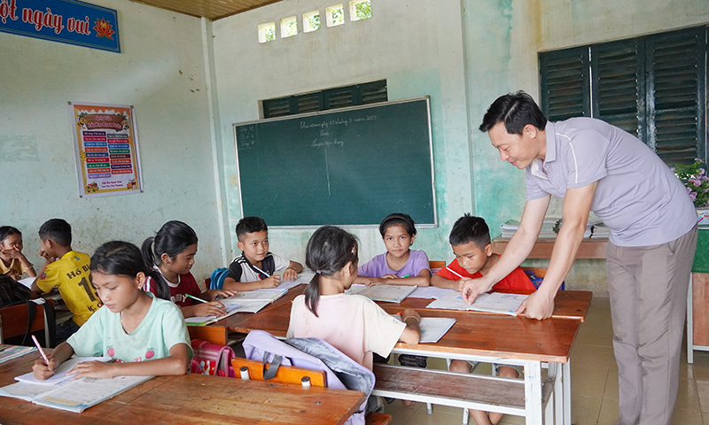 Những lớp học ghép nơi đại ngàn Trường Sơn