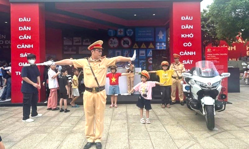 Cuộc thi "Tìm hiểu pháp luật về trật tự, an toàn giao thông đường bộ"