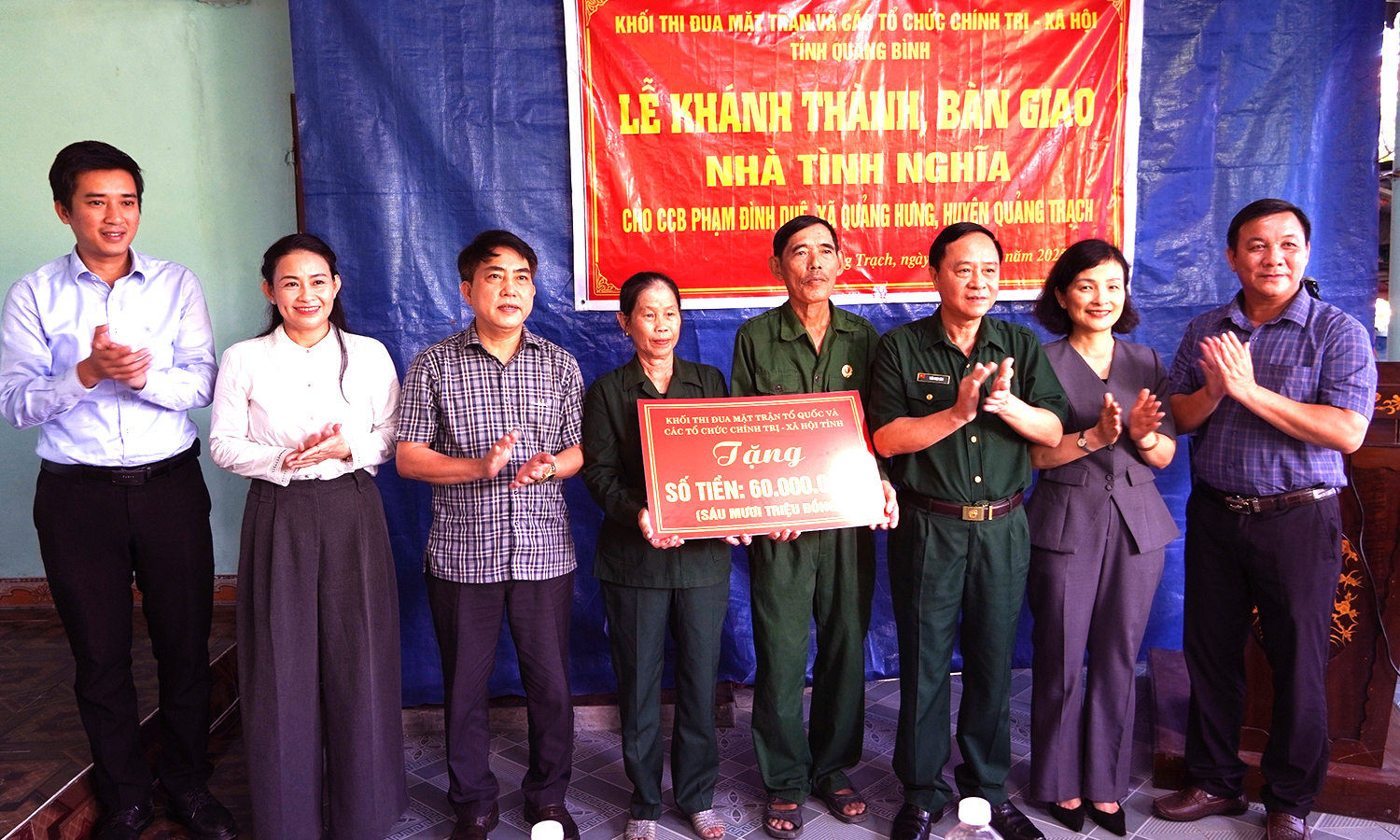 Bàn giao nhà tình nghĩa cho cựu chiến binh hoàn cảnh khó khăn