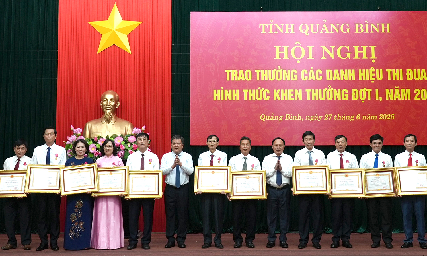 Trao thưởng các danh hiệu thi đua, hình thức khen thưởng đợt 1 năm 2025