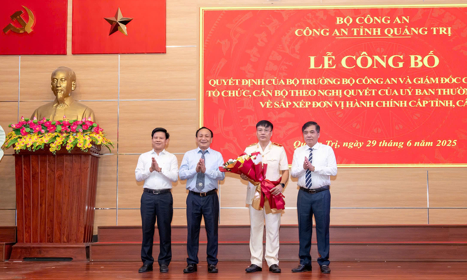Công bố quyết định của Bộ trưởng Bộ Công an và Giám đốc Công an tỉnh về công tác cán bộ