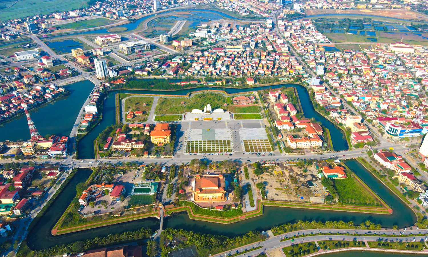 Xã luận: Đoàn kết một lòng, kiến thiết tương lai